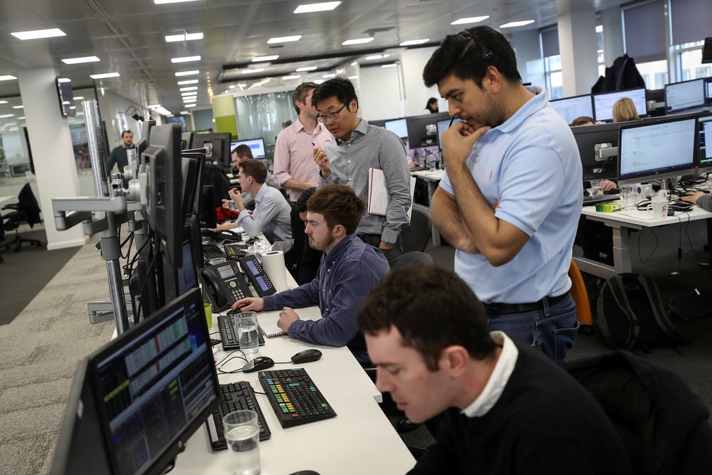 Des traders travaillent a l'indice ig a londres