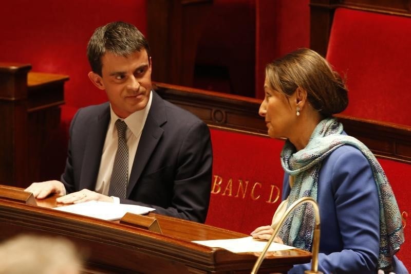 Manuel Valls désavoue Ségolène Royal sur l'autoroute A831