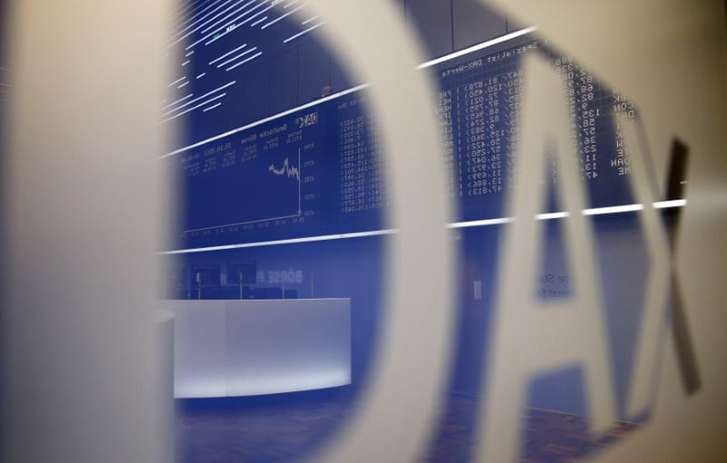 Les bourses europeennes restent orientees a la hausse a mi-seance
