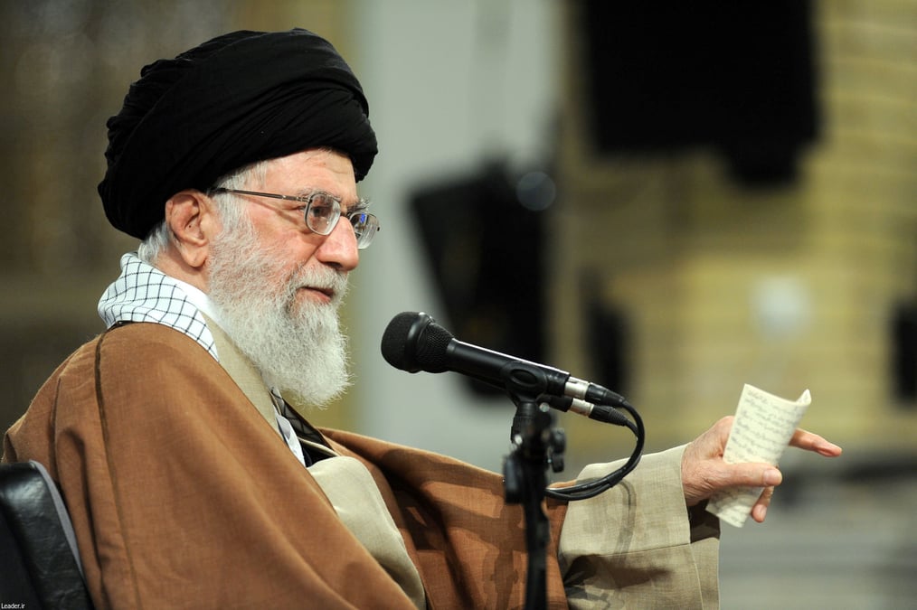 Iran: le reformiste karoubi s'en prend vivement a khamenei