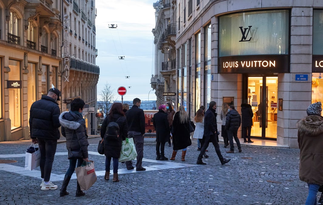La suisse songe a fermer a son tour les restaurants