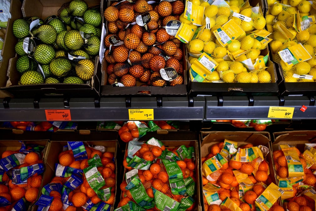 Le prix de la carotte conventionnelle a lui aussi baissé de 14%, et les tomates grappe qui affichaient 2,57 euros en moyenne sont passées à 1,78 euro, soit une décrue de prix de 31% en 2024.