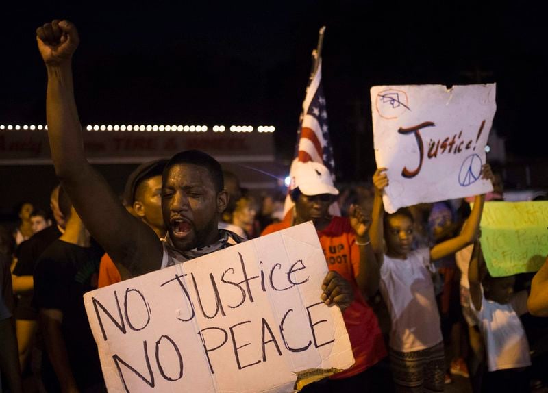 Nouvelles manifestations dans le calme à Ferguson (Missouri)