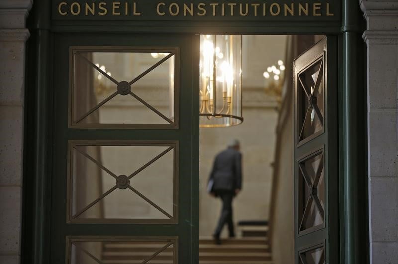 Peu de vacances pour les "sages", saisis de six recours