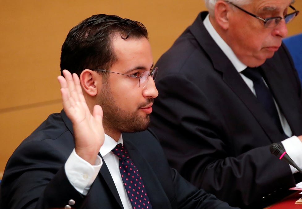 Benalla a rendu ses passeports diplomatiques, selon le parquet