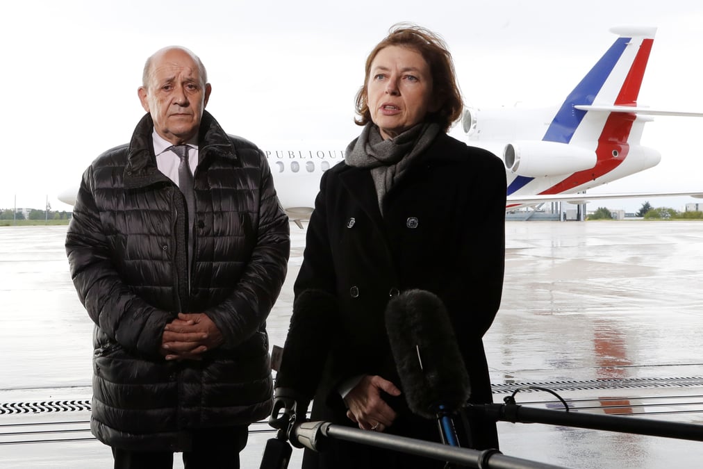Pas l'heure des polemiques apres la liberation d'otages, selon parly