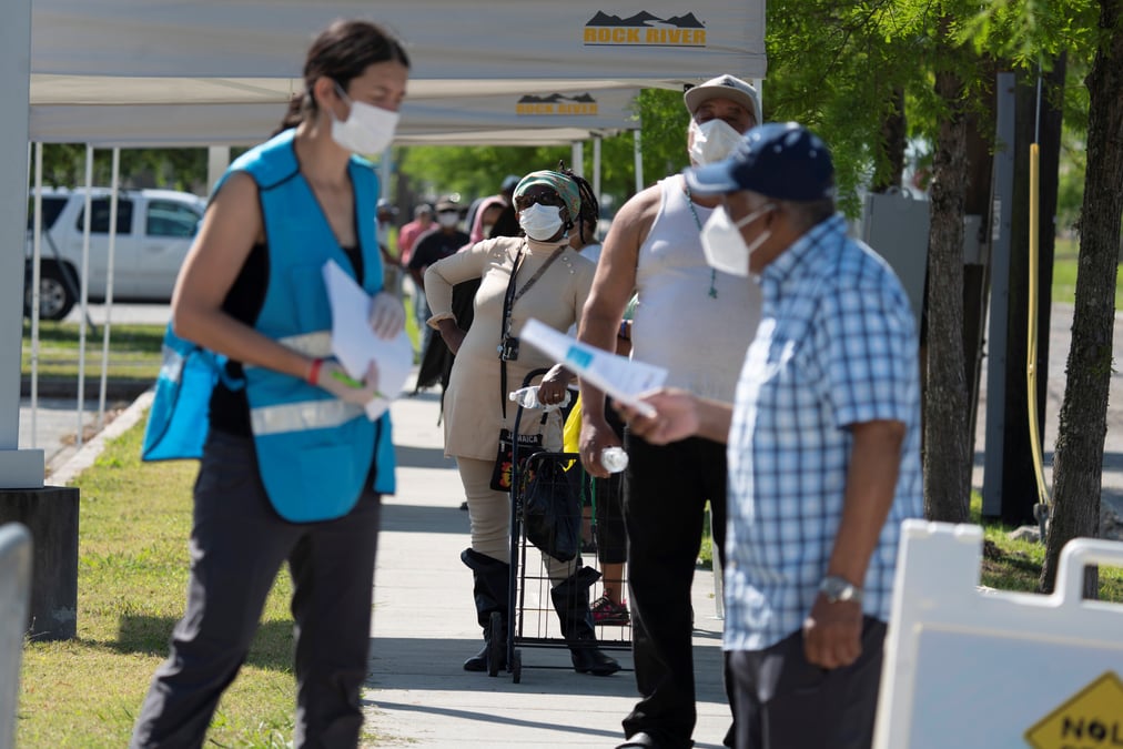 Les etats-unis depassent le cap des 800.000 cas confirmes de coronavirus