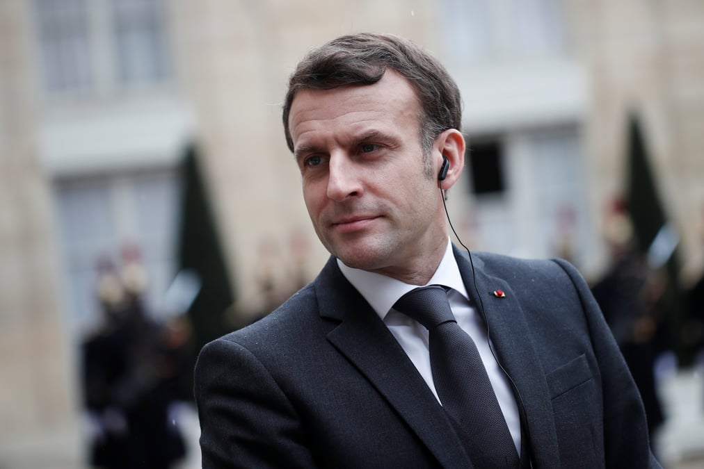 Macron favorable a un dialogue usa-iran, se pose en "mediateur honnete"