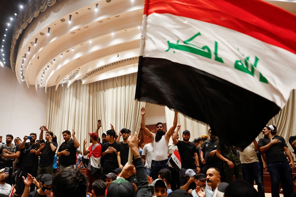 Irak: des partisans de sadr prennent d'assaut la zone verte de bagdad