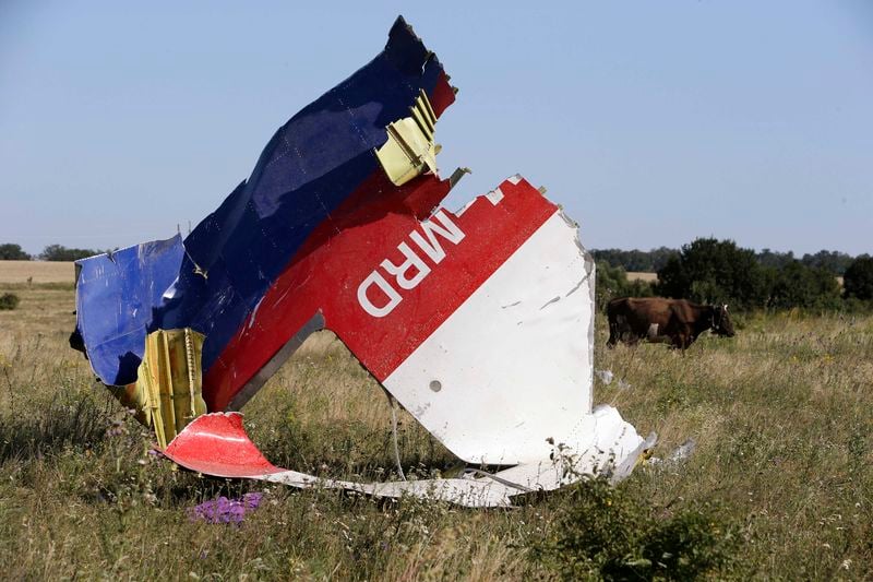 Plus de 60 experts sur le site du crash du vol MH17