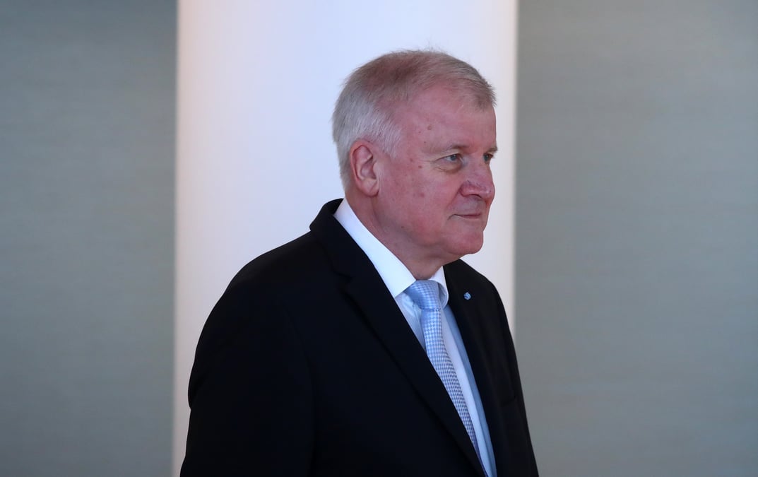 Le ministre allemand de l'interieur salue la victoire d'orban