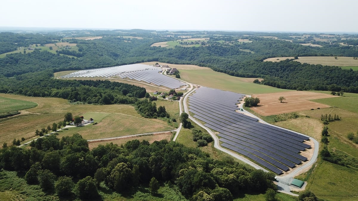 Centrale solaire au sol d'Essendiéras (Dordogne) développée par CVE