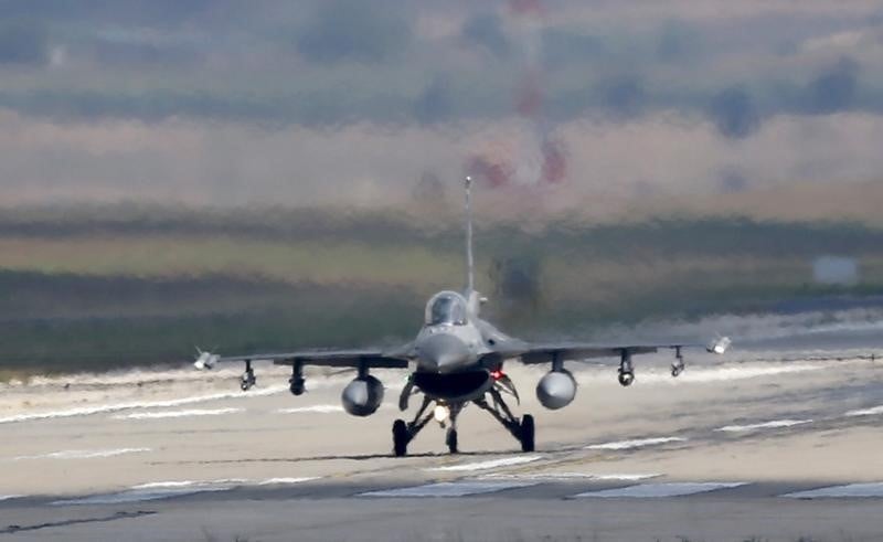 L'armee turque continue de bombarder des positions kurdes en syrie
