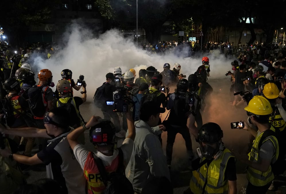 Nouveaux heurts a hong kong entre police et manifestants