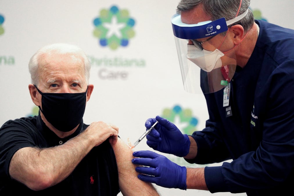 Usa: joe biden recoit la seconde dose du vaccin pfizer