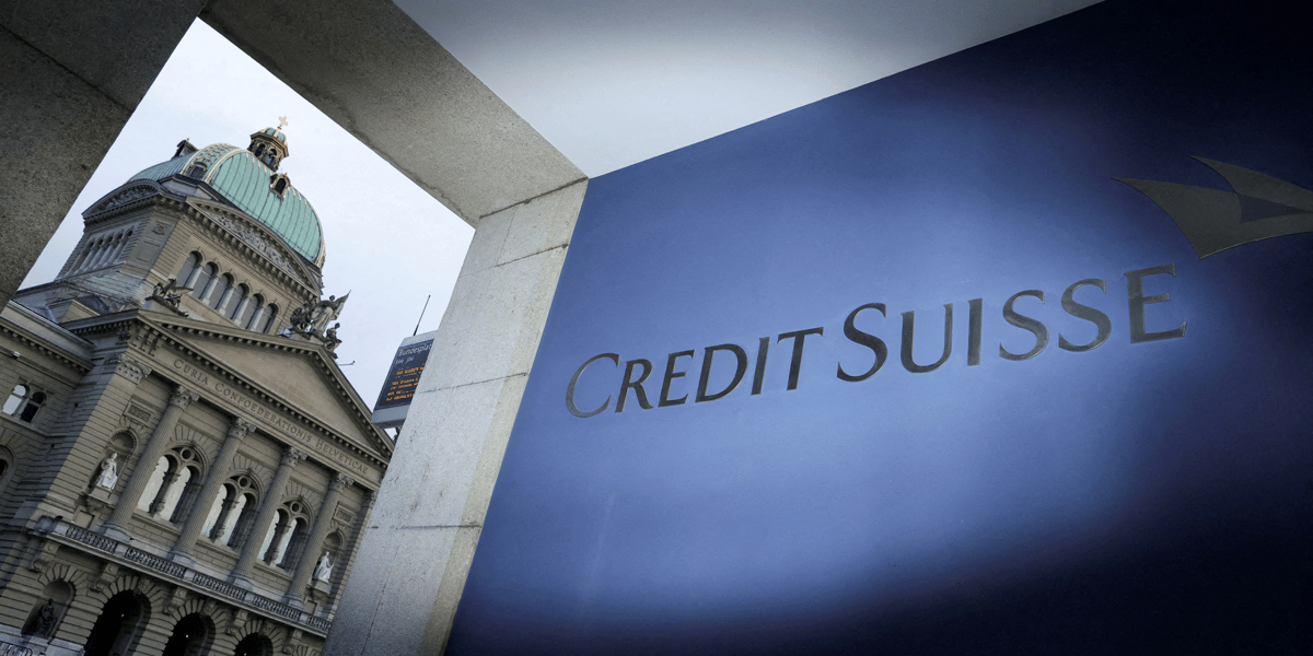 Photo d'archives du logo de credit suisse devant le parlement suisse