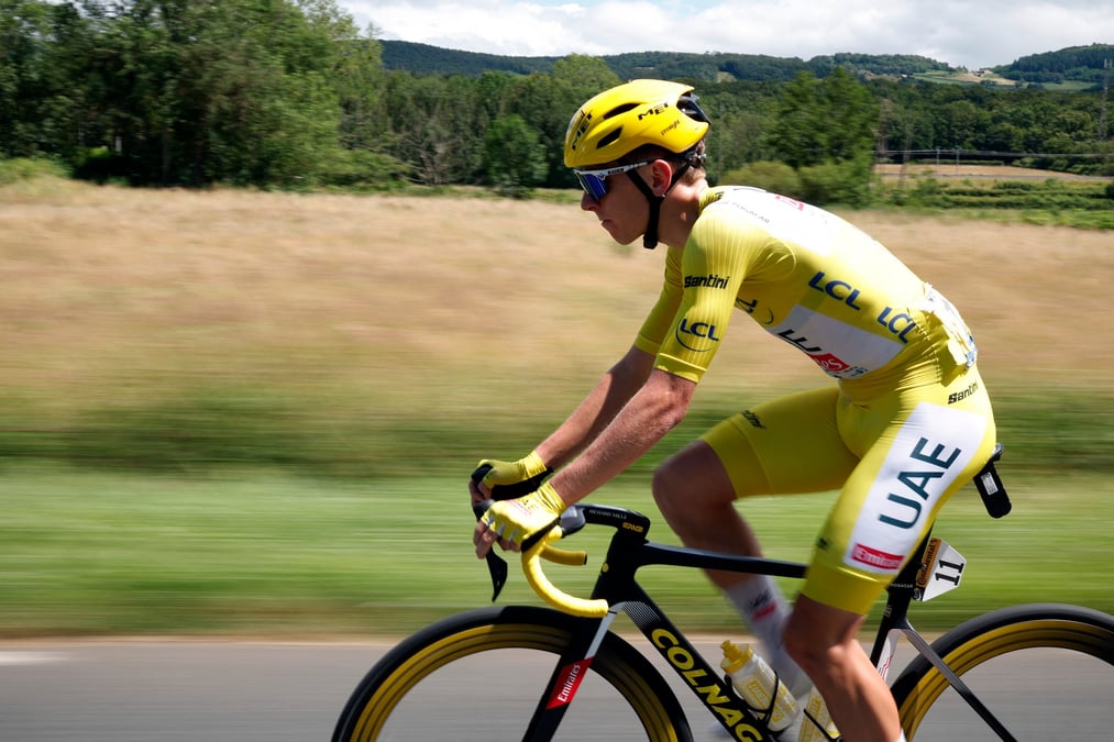 Tadej pogacar de l'equipe uae team emirates lors de la 6eme etape du tour de france, a macon