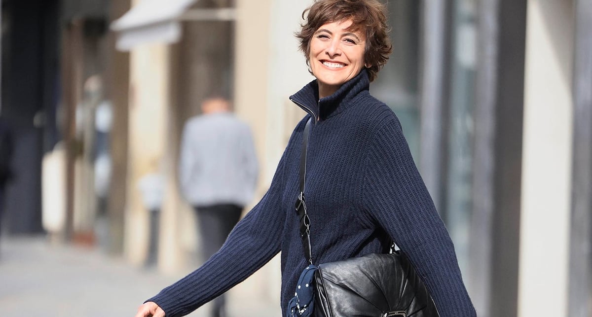 Icône de la mode des années 80 à 90 et égérie Chanel, Inès de la Fressange est probablement l'un des visages les plus associés au luxe, en France comme à l'étranger.