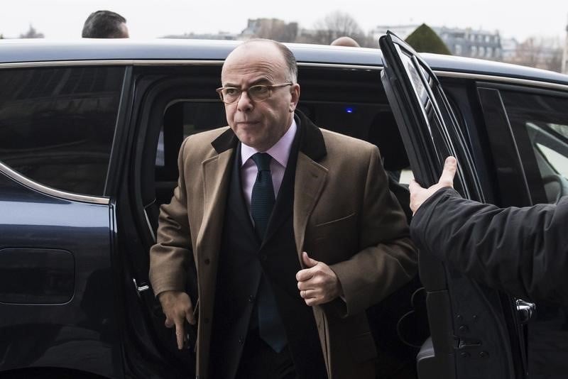Cazeneuve propose des mesures pour la diversite dans la fonction publique