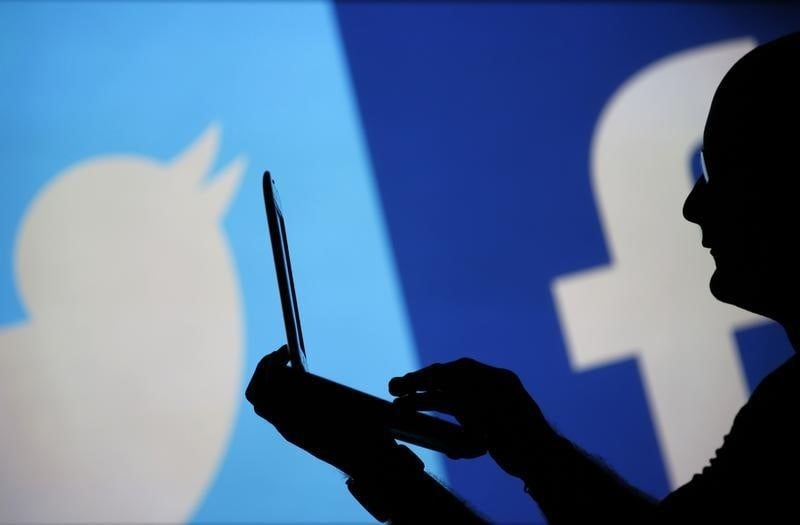 Bataille de chiffres entre facebook et twitter sur la frequentation pendant le super bowl