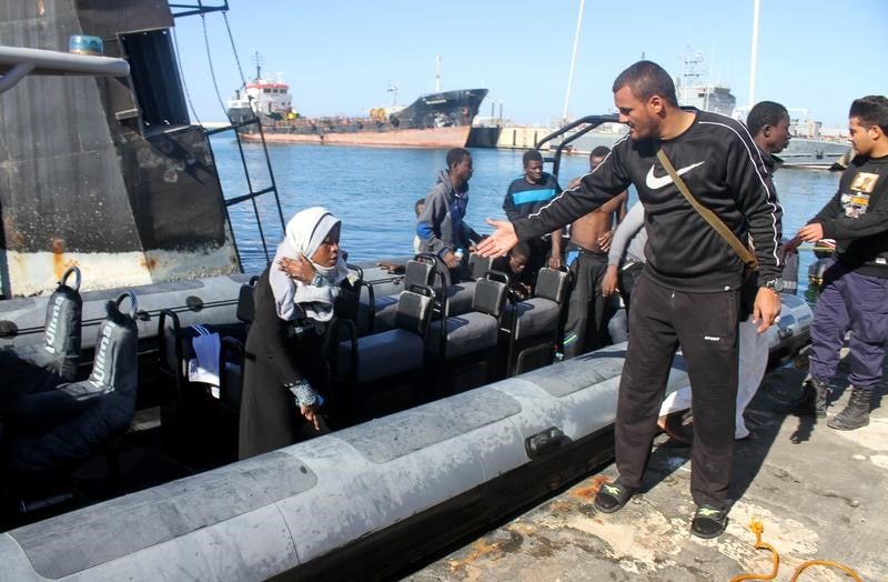 Un bateau de migrants sombre en libye, 25 disparus