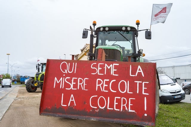 blocage dépôt de carburant