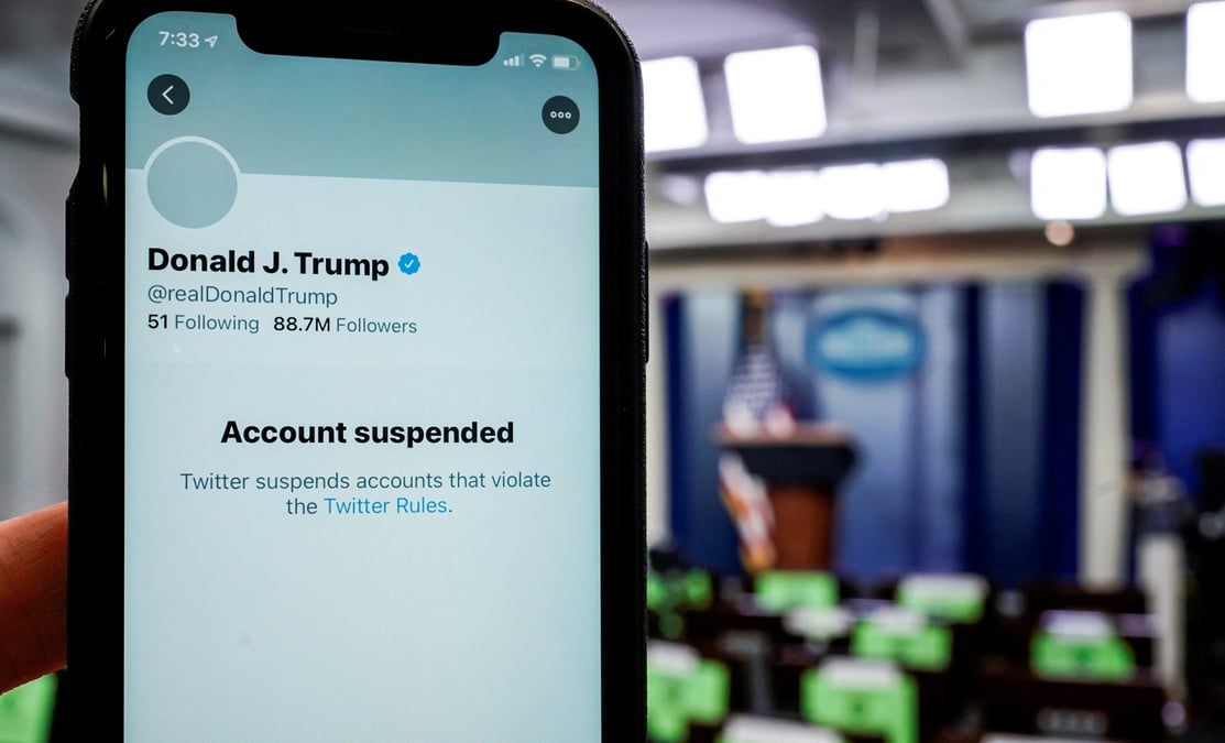 Musk dit prevoir d'annuler l'exclusion de trump de twitter
