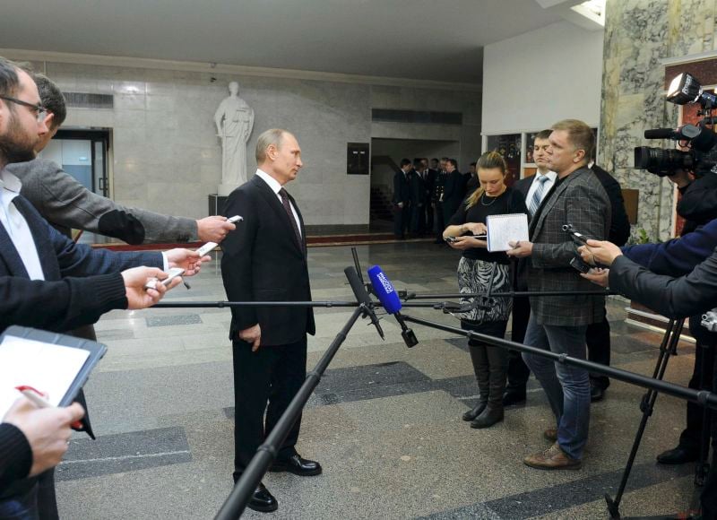 Vladimir Poutine signe la loi rattachant la Crimée à la Russie