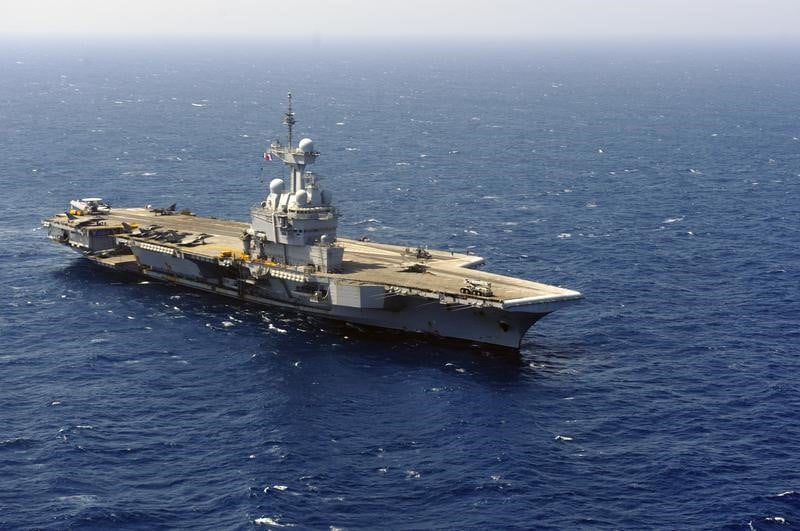 L'arret du porte-avions relance le debat sur un second