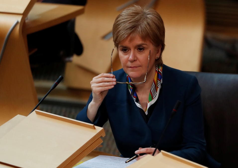 Sturgeon ecrit a may pour demander un referendum