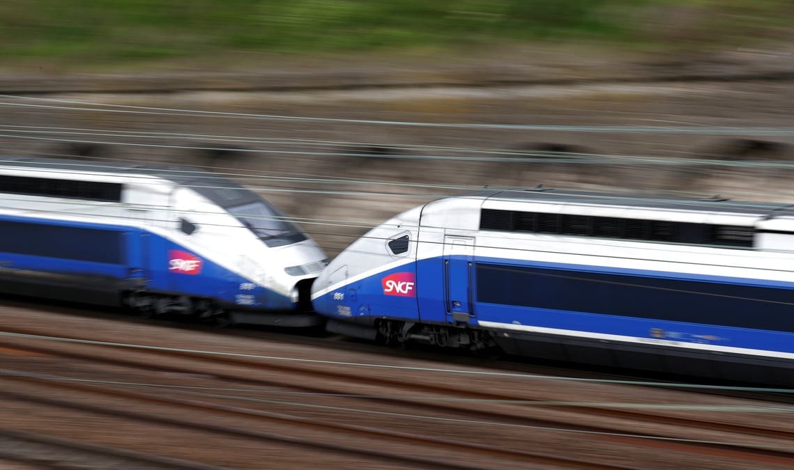 Premiere journee d'une greve qui s'annonce dure a la sncf