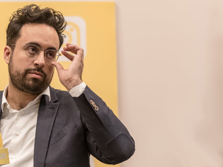 Mounir Mahjoubi sort l'artillerie lourde contre les géants du Net américains, et particulièrement contre l'ogre du e-commerce Amazon.