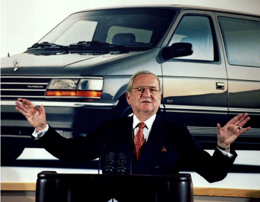 Lee iacocca, figure de l'automobile qui a sauve chrysler, est mort a 94 ans