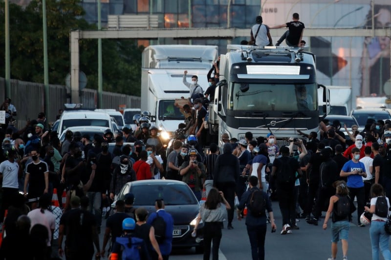 Incidents a paris lors d'un hommage a adama traore