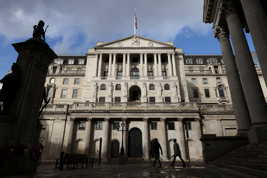 La banque d'angleterre laisse sa politique monetaire inchangee