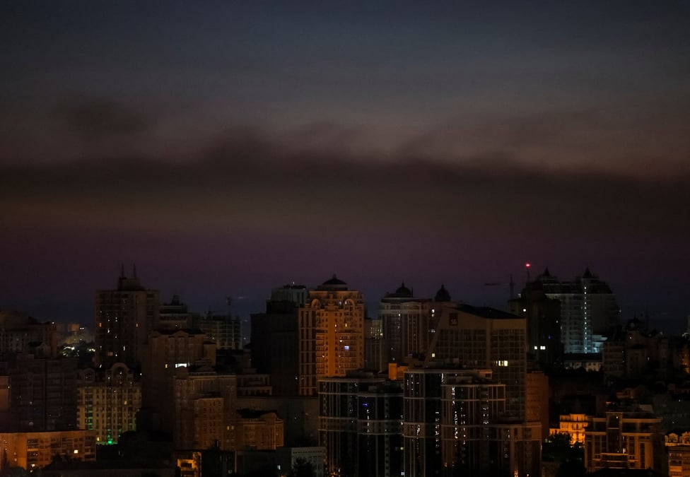 Photo de la capitale ukrainienne a l'aube lors d'une frappe de drone russe