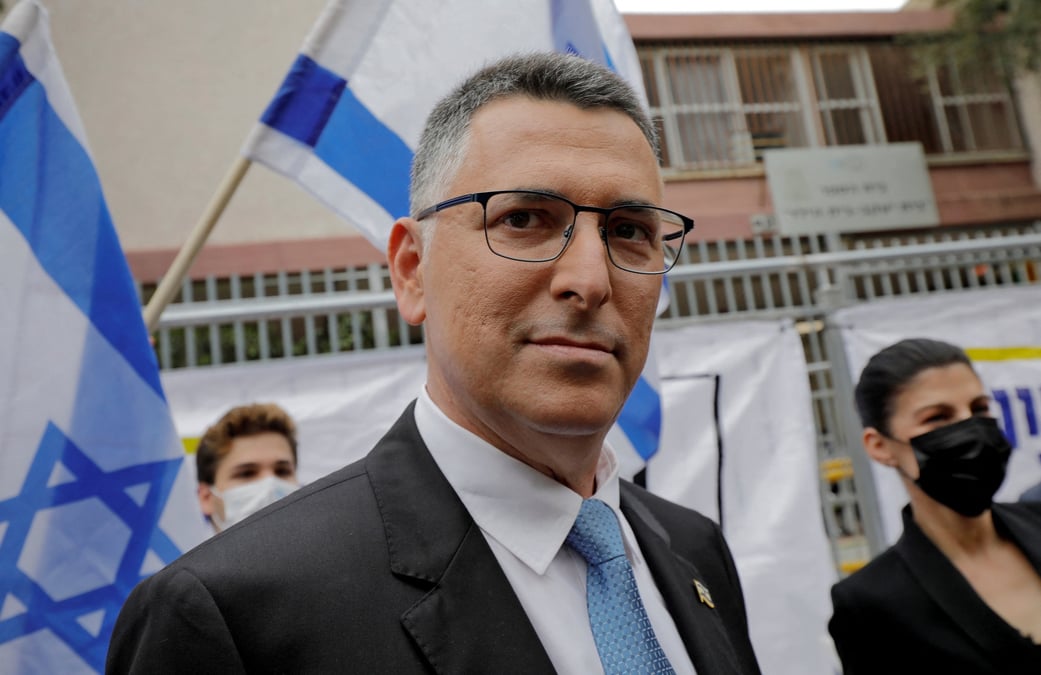 Gideon Saar lors d'élections à Tel Aviv en mars 2021.