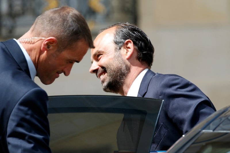 Edouard philippe en appui du porte-parole de son gouvernement