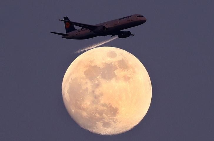 Lufthansa releve son objectif 2017, fortes reservations d'ete