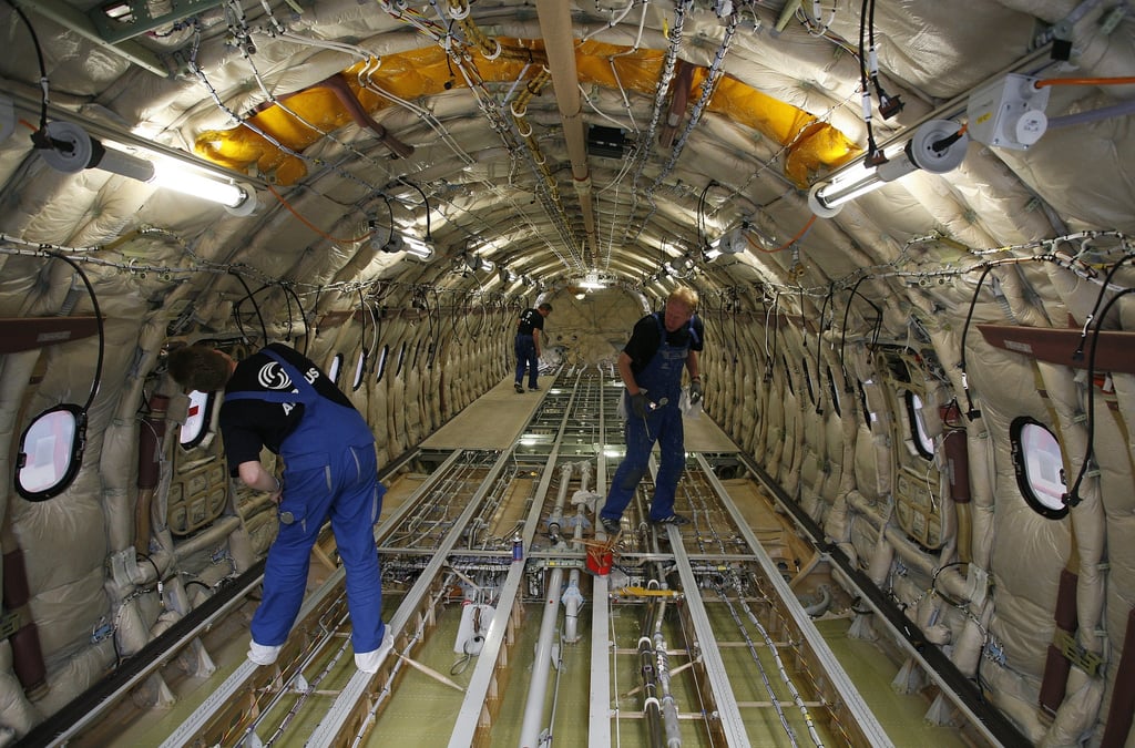 Dans l'aéronautique, Airbus et Safran ont rouvert partiellement leurs sites de production