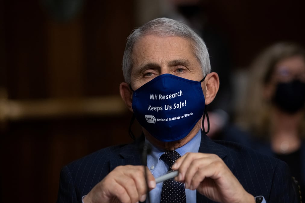 Le dr fauci souhaite le retrait d'un spot de campagne de trump