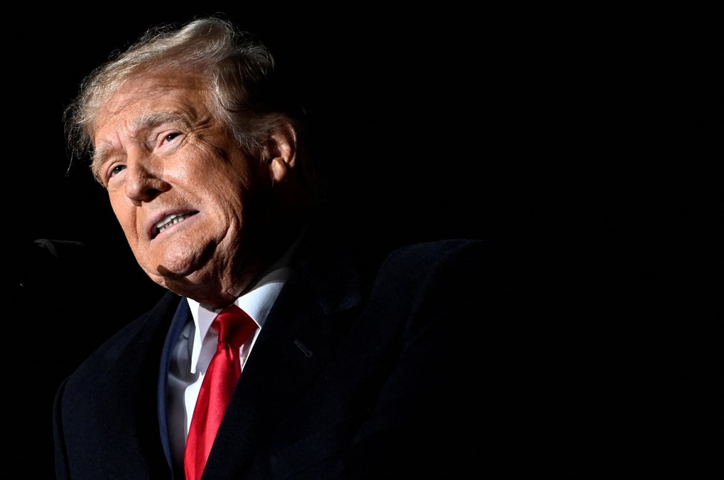 L'ancien president donald trump prend la parole lors d'un rassemblement pour soutenir les candidats republicains aux elections de mi-mandat
