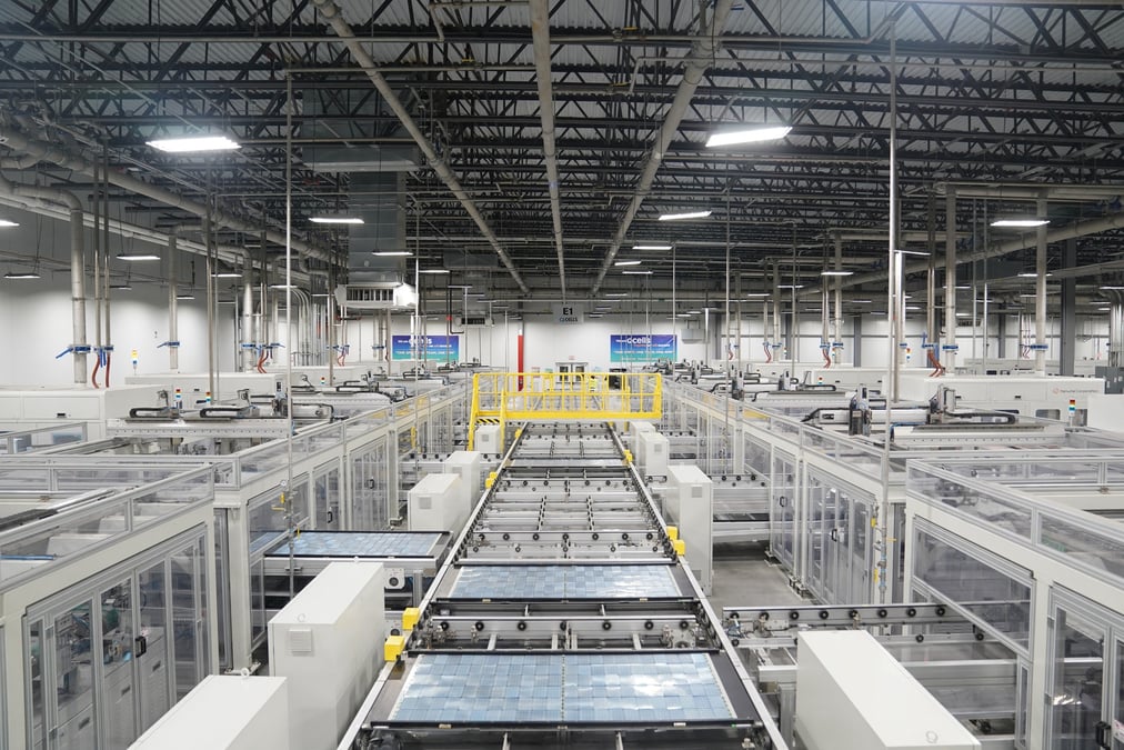 Une usine de panneaux solaires a dalton, georgie, etats-unis