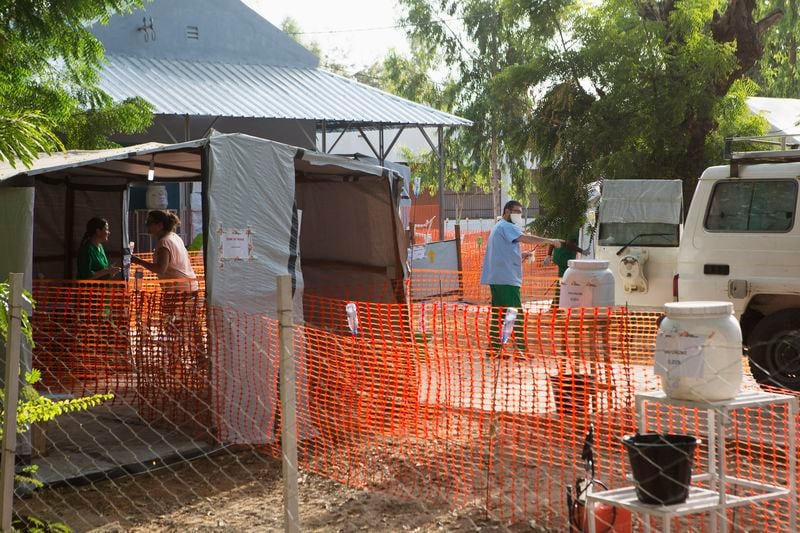 Mesures renforcées au Mali contre Ebola, espoir au Liberia
