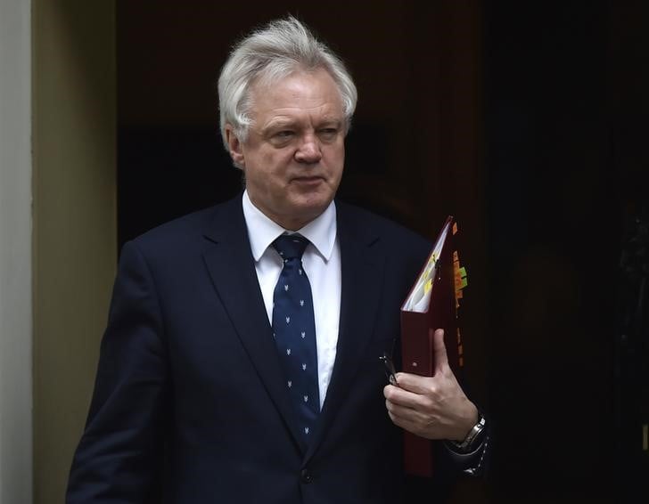 Londres ne s'attend pas a devoir verser a l'ue 50 milliards de livres, dit davis