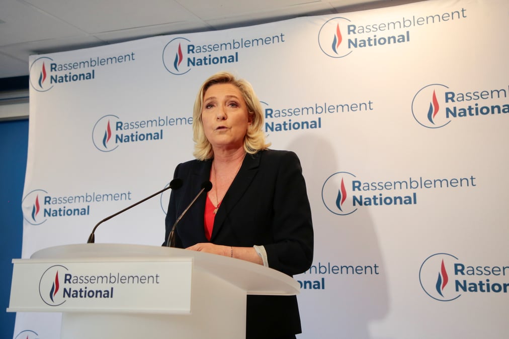 France: marine le pen en campagne pour "un choix historique" en 2022
