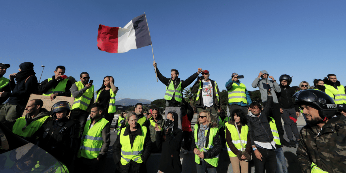 Gilets jaunes: un an apres, les braises couvent encore