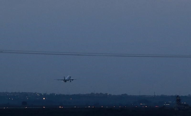 Un avion assurant un vol interieur libyen detourne vers malte