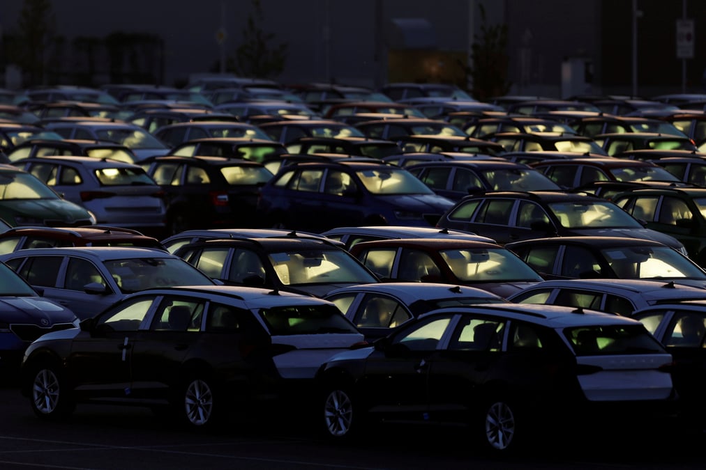 Les ventes de voitures neuves en europe baissent de 20% en fevrier, selon l'acea