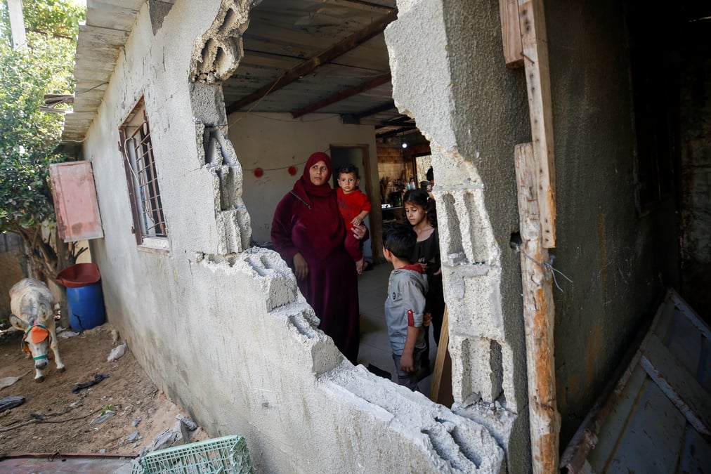 Israel bombarde des sites a gaza apres des ballons incendiaires